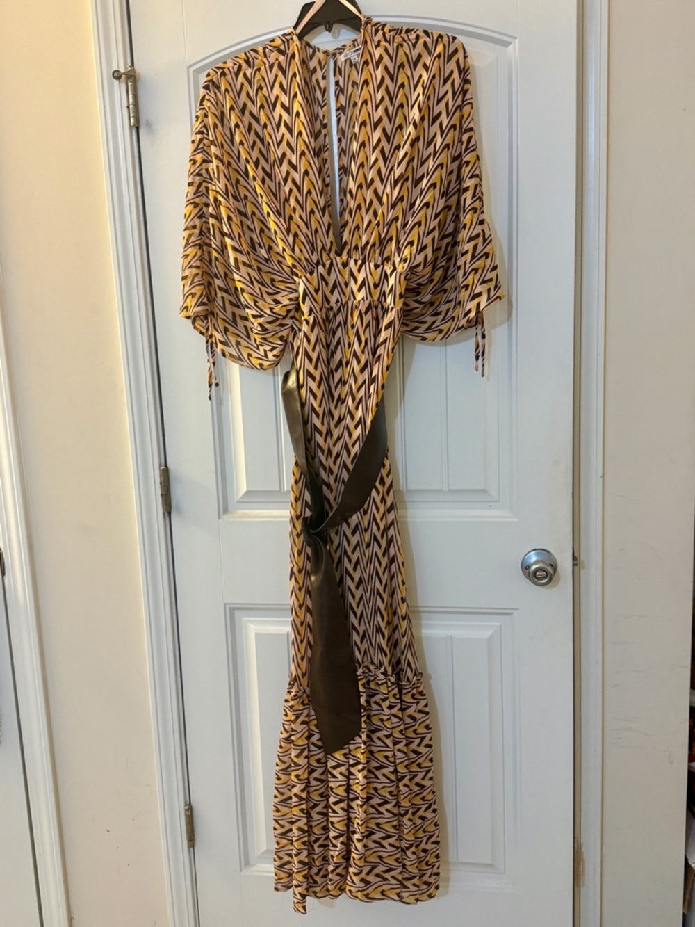 Like New! Fashion Nova Women’s Patterned Maxi Dress in Mustard and Black Size 1X